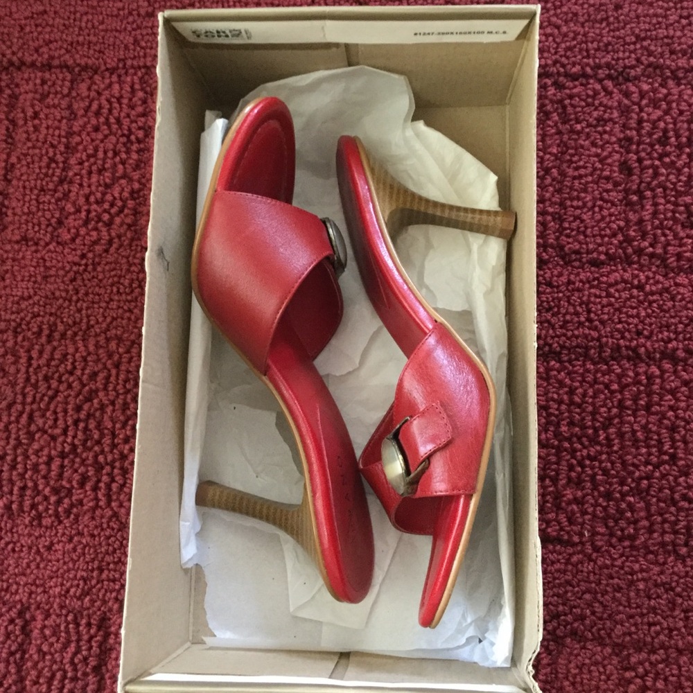 Cute Red Slides - Picture 5 of 6